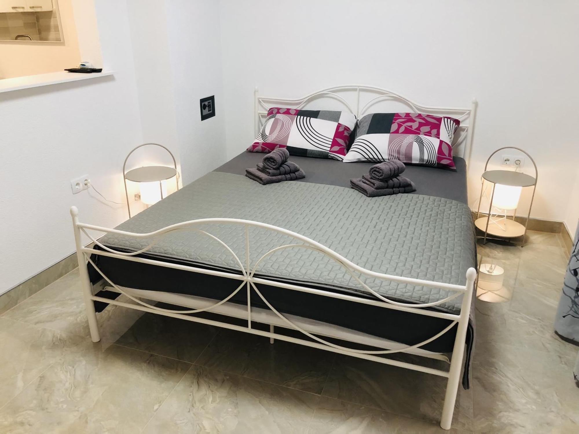 Apartmani Ema Трогир Экстерьер фото