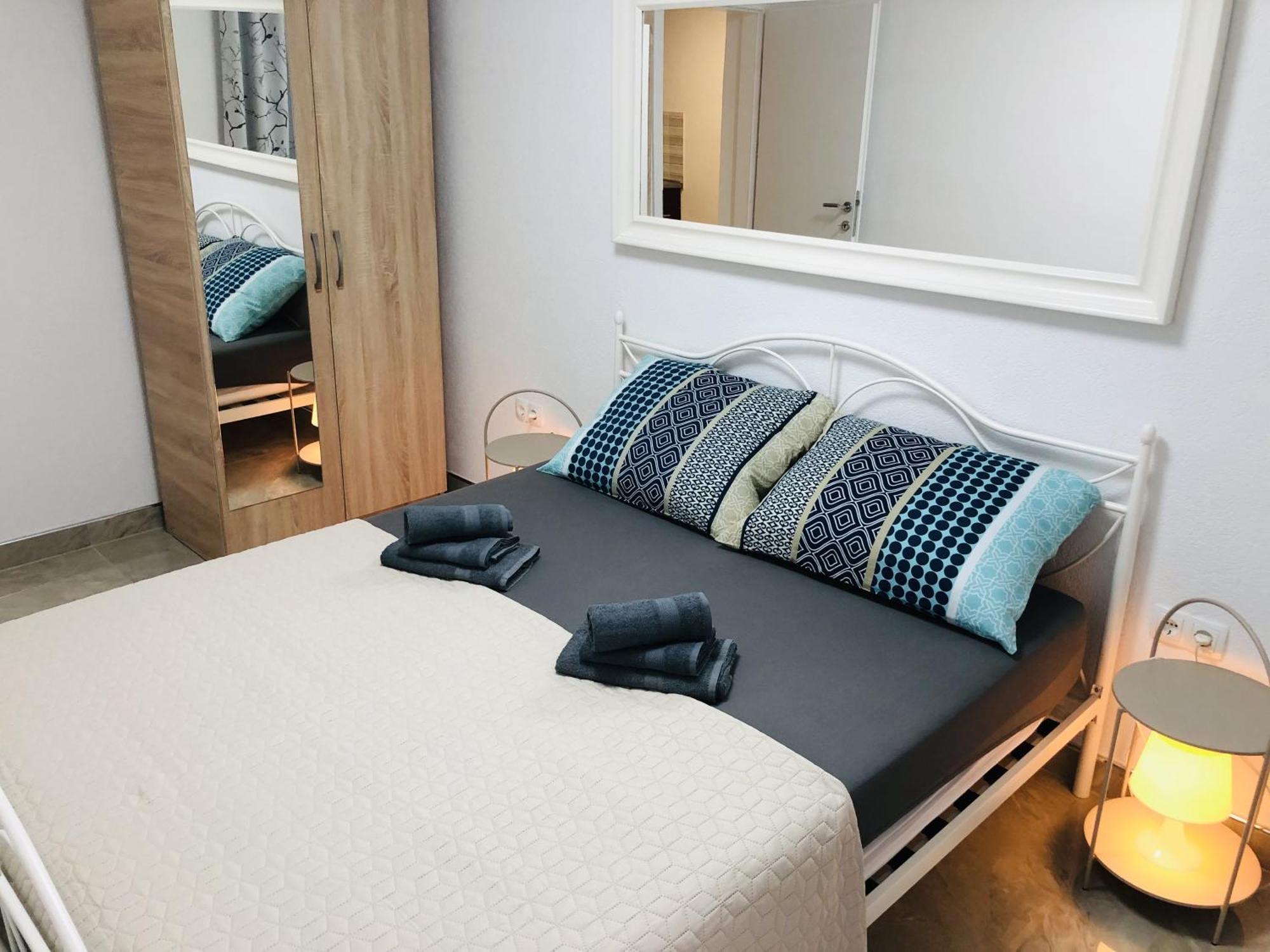 Apartmani Ema Трогир Экстерьер фото
